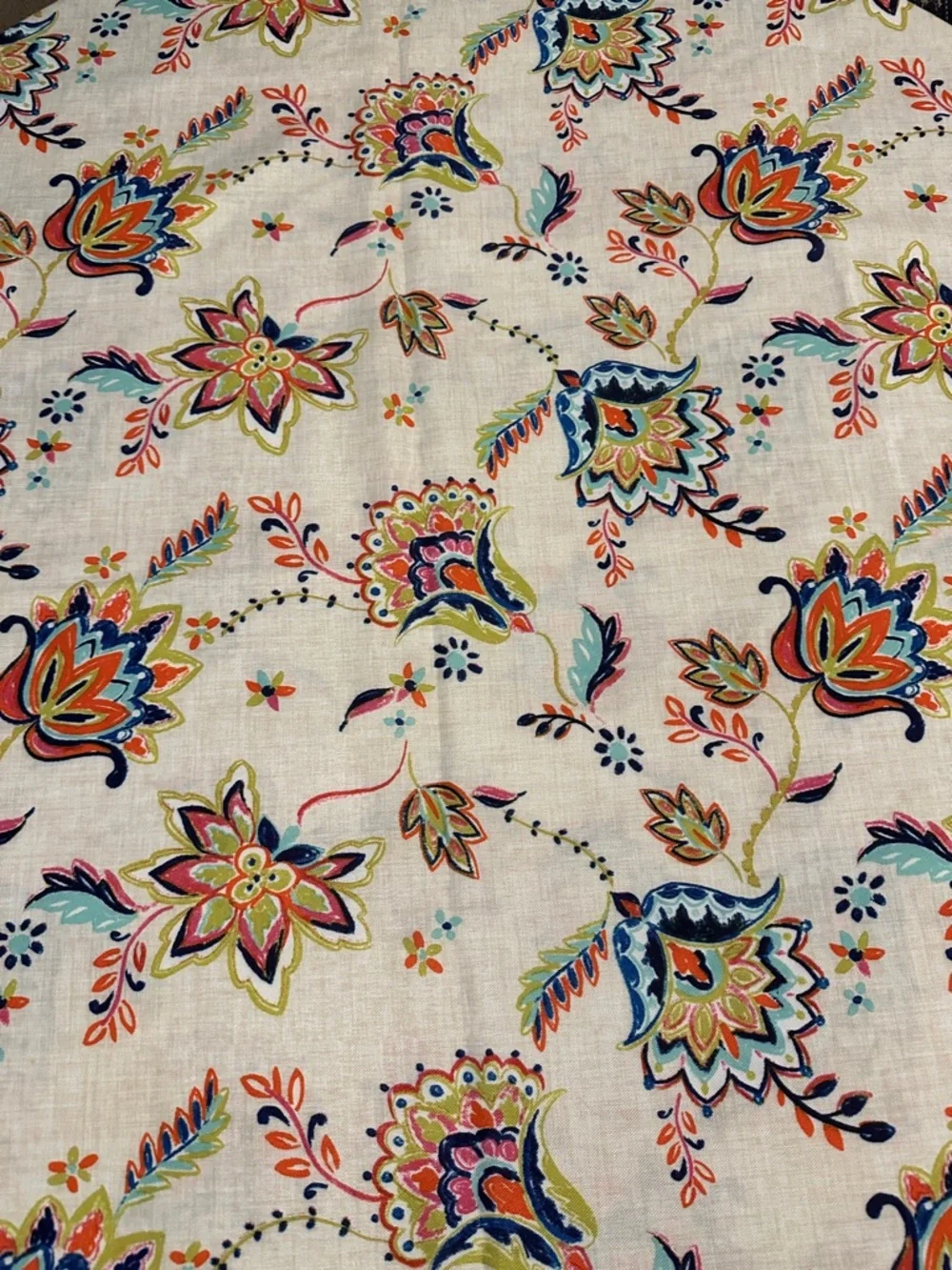Floral Multicolor Cotton Tablecloth with 6 matching napkins